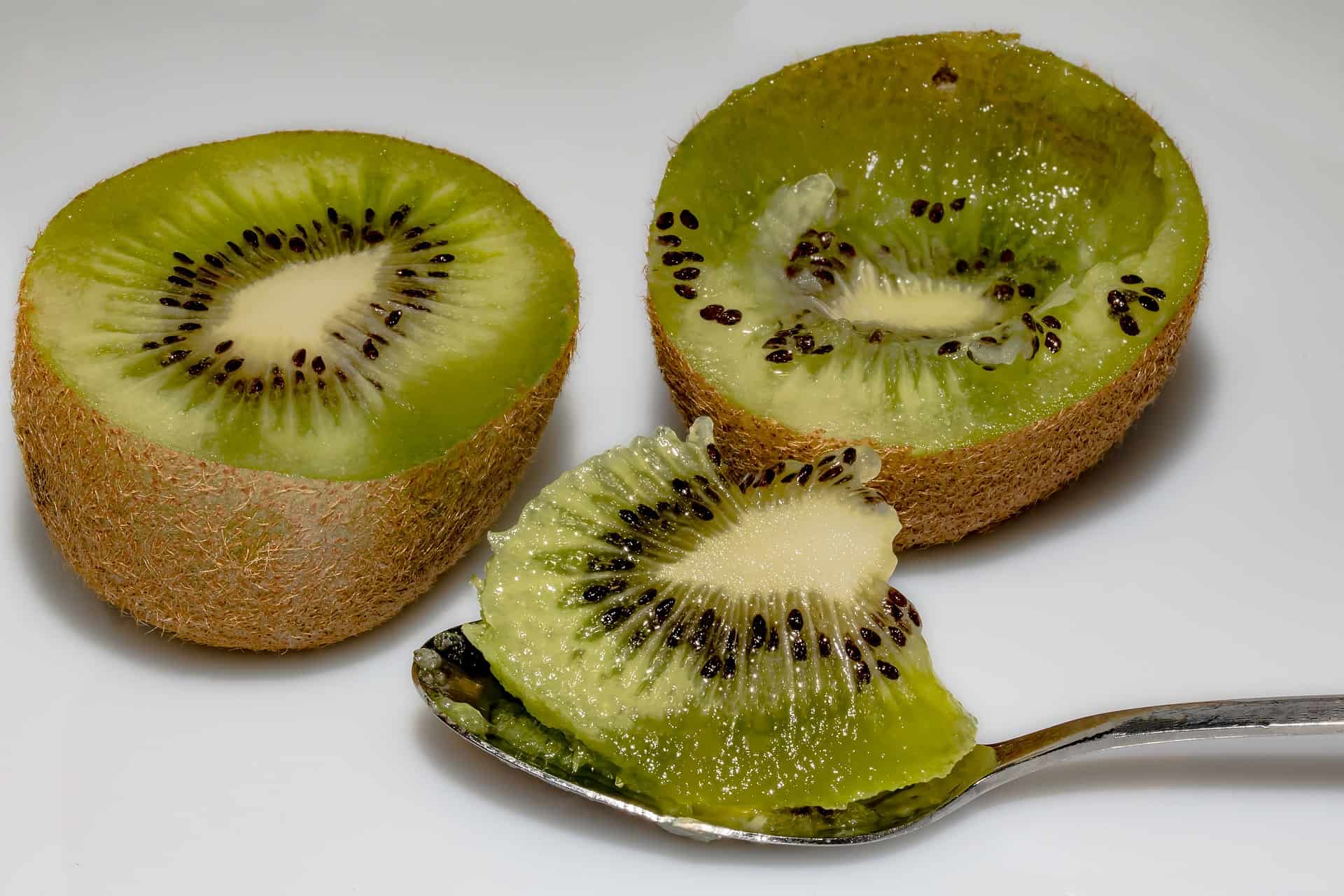 Spinonews.com benefits to eat kiwi fruit